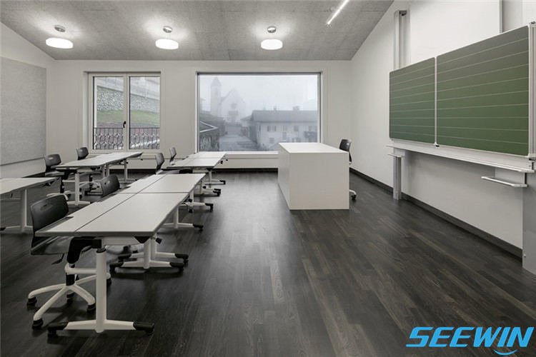 學(xué)校講臺(tái)